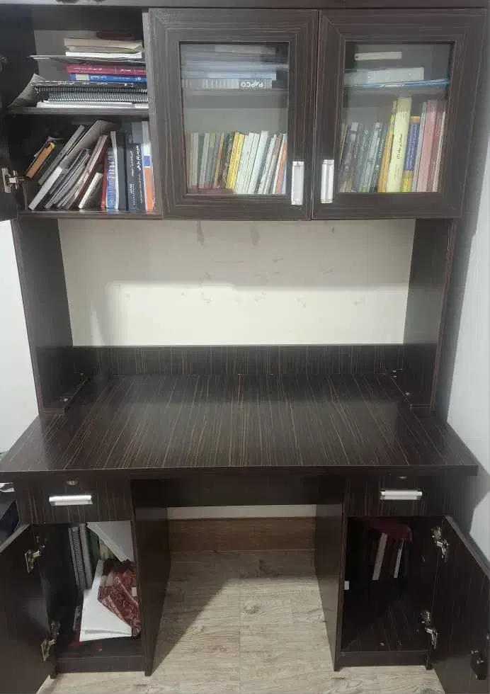 میز تحریر در حد نو|میز تحریر و کامپیوتر|شهریار, شهریار|دیوار