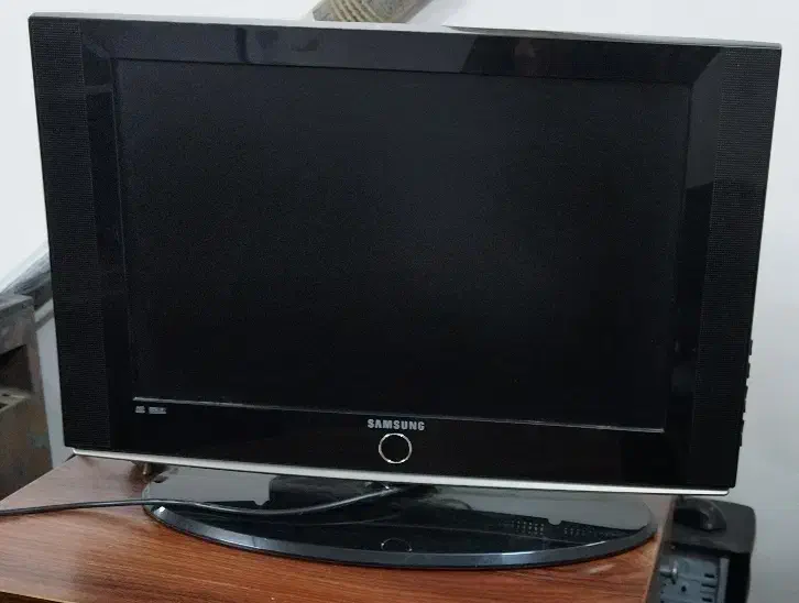 تلوزیون ال سی دی ۲۲اینچ|تلویزیون و پروژکتور|گرگان, |دیوار