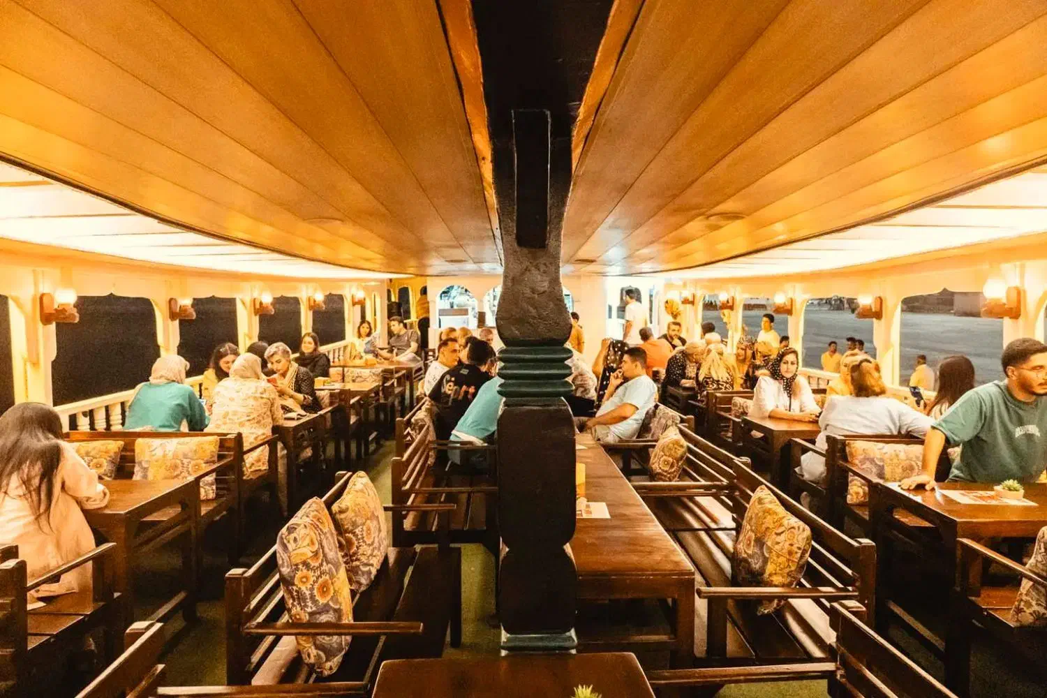 کشتی تفریحی قشم با موسیقی زنده|خدمات پذیرایی، مراسم|قشم, |دیوار