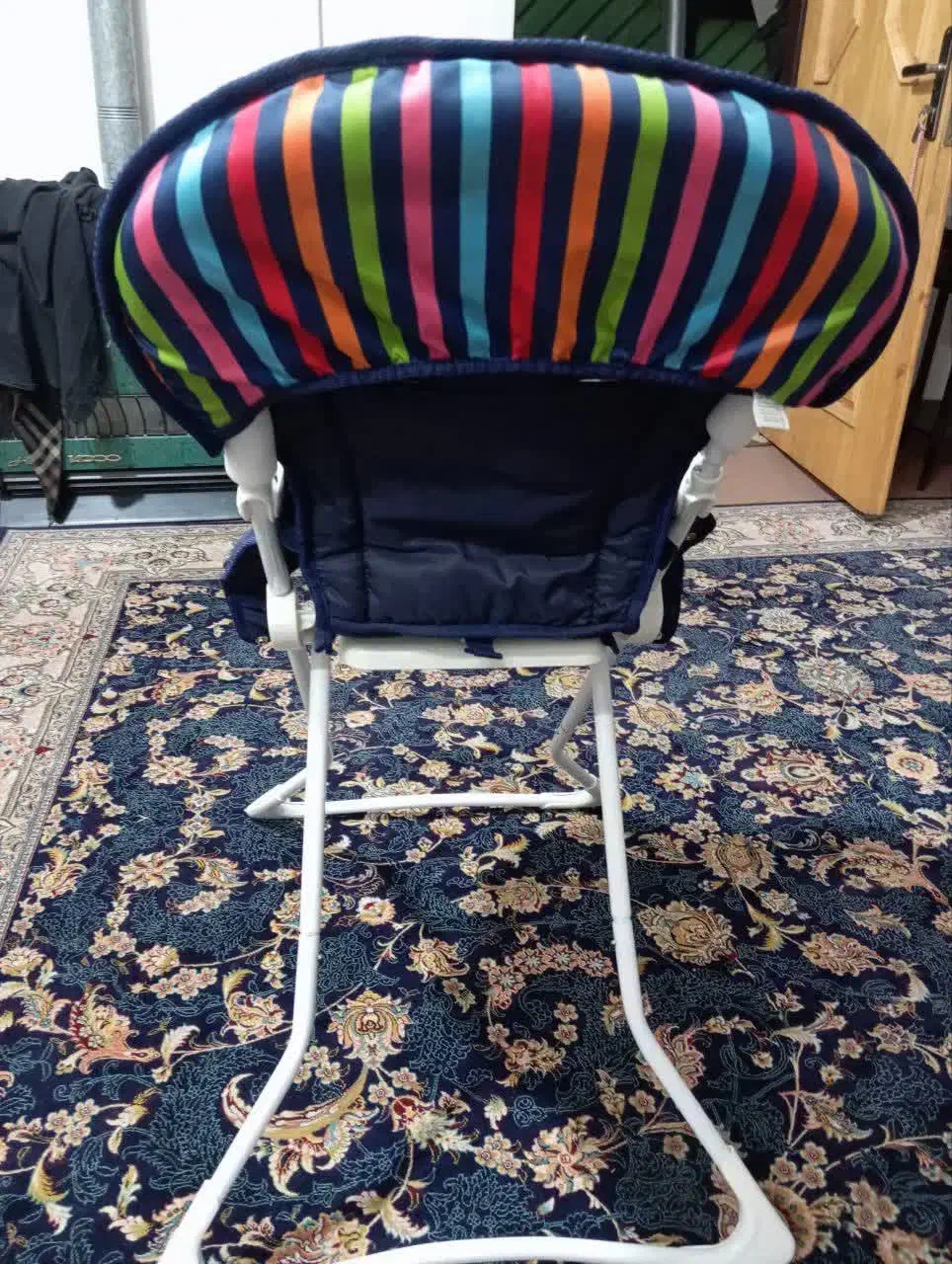 صندلی غذای کودک در حد نو|تخت و صندلی بچه|خمینیشهر, |دیوار