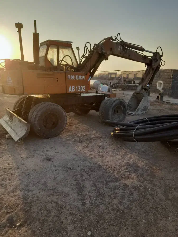 بیل مکانیکی اطلس ۱۳۰۲ لاستیکی|خودرو سنگین|شاهین‌شهر, خانه کارگر|دیوار