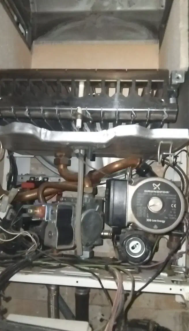 نصب ، سرویس وتعمیر انواع پکیج دیواری وکولرگازی|خدمات پیشه و مهارت|کرج, باغستان|دیوار