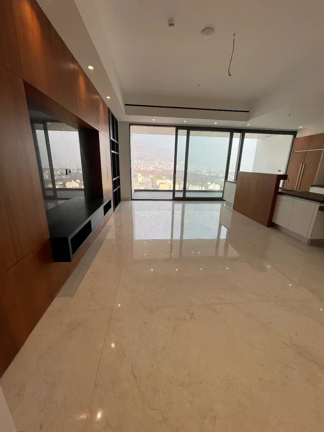 زعفرانیه تندیس زنبق-۳۲۰ متر دید ابدی سعداباد