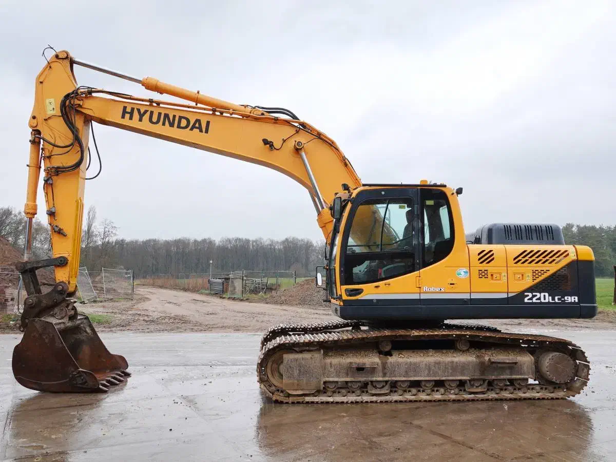 استخدام راننده بیل مکانیکی هیوندا|استخدام صنعتی، فنی، مهندسی|جوادآباد, |دیوار