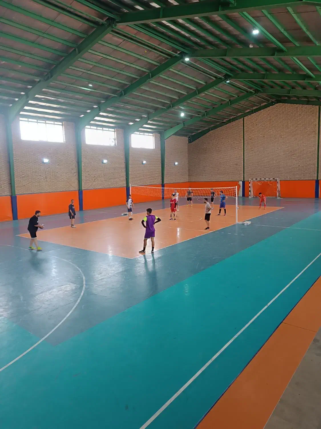 سالن فوتسال|ورزش‌های توپی|رباط‌کریم, یقه|دیوار