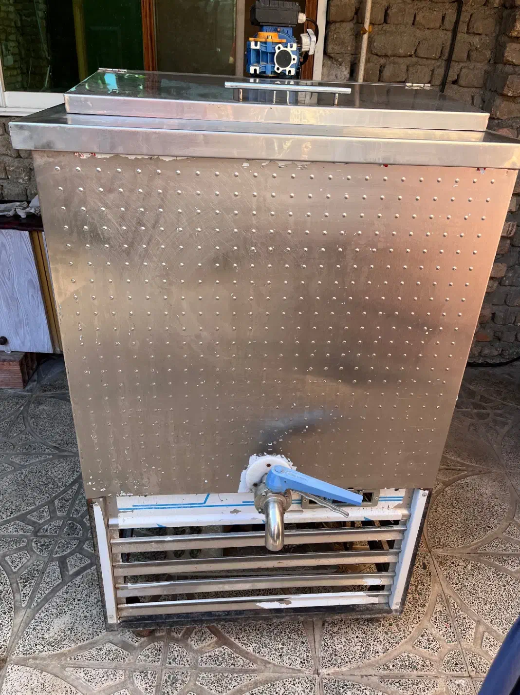 شیر سرد کن ۳۰۰ لیتری و یک عدد شیر دوش|ماشین‌آلات صنعتی|گرگان, |دیوار