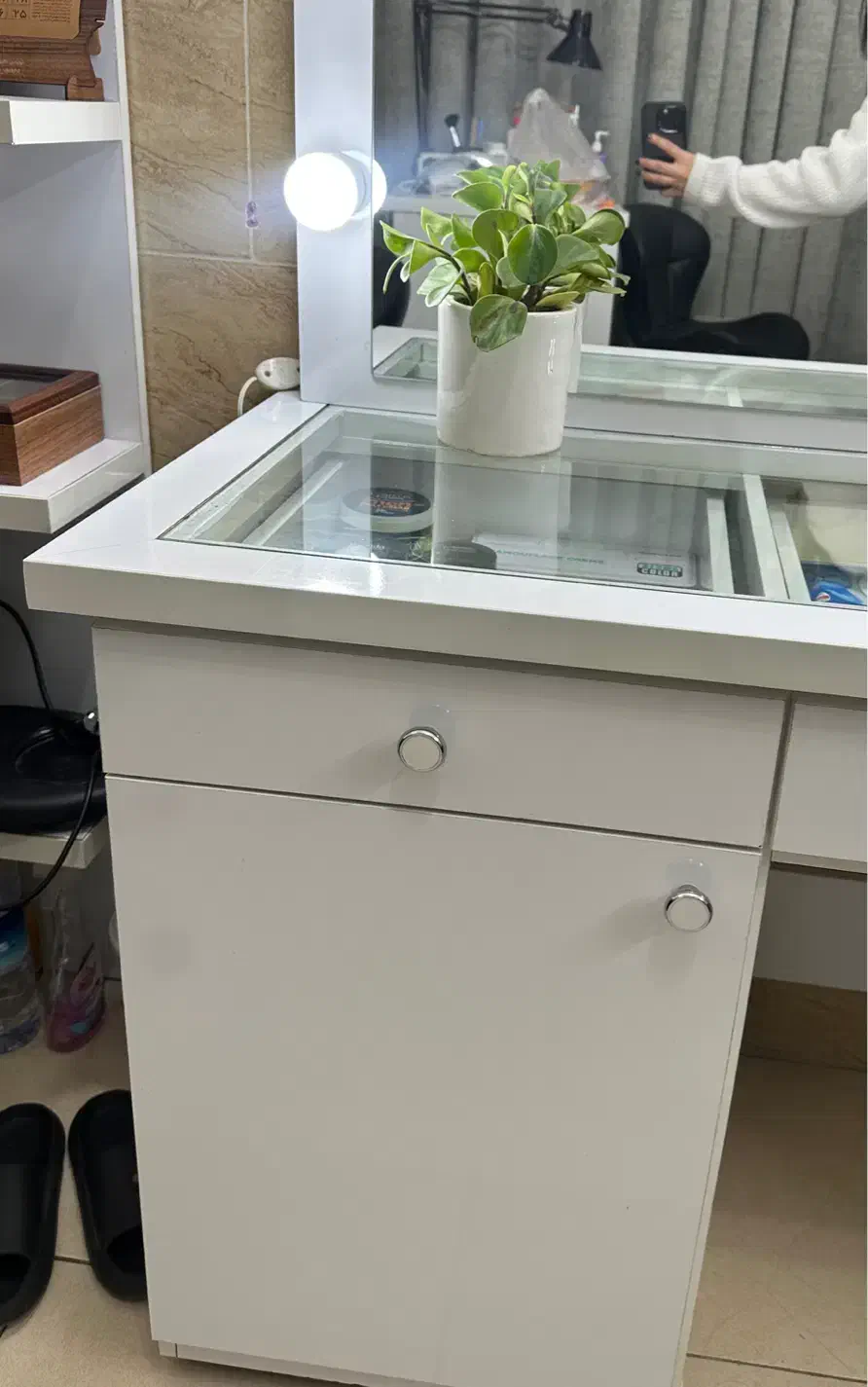 میز آرایشی|آرایشگاه و سالن‌های زیبایی|صومعه‌سرا, |دیوار