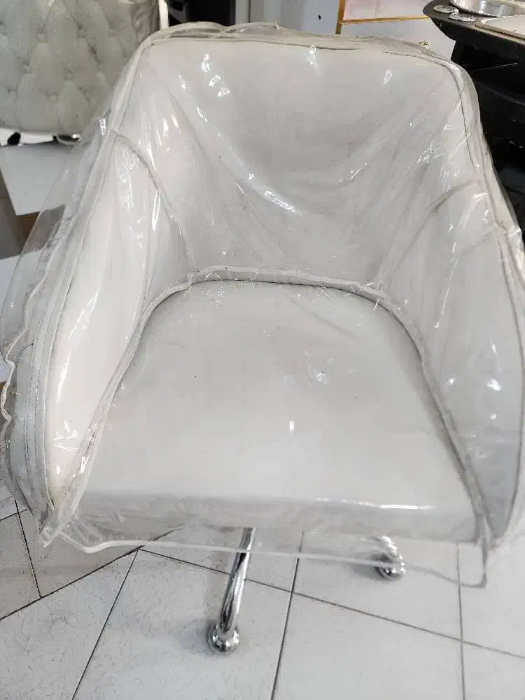 فروش فوری تعدادی صندلی و میز کار بدلیل کمبود فضا|دفتر کار|شیراز, فضلآباد|دیوار