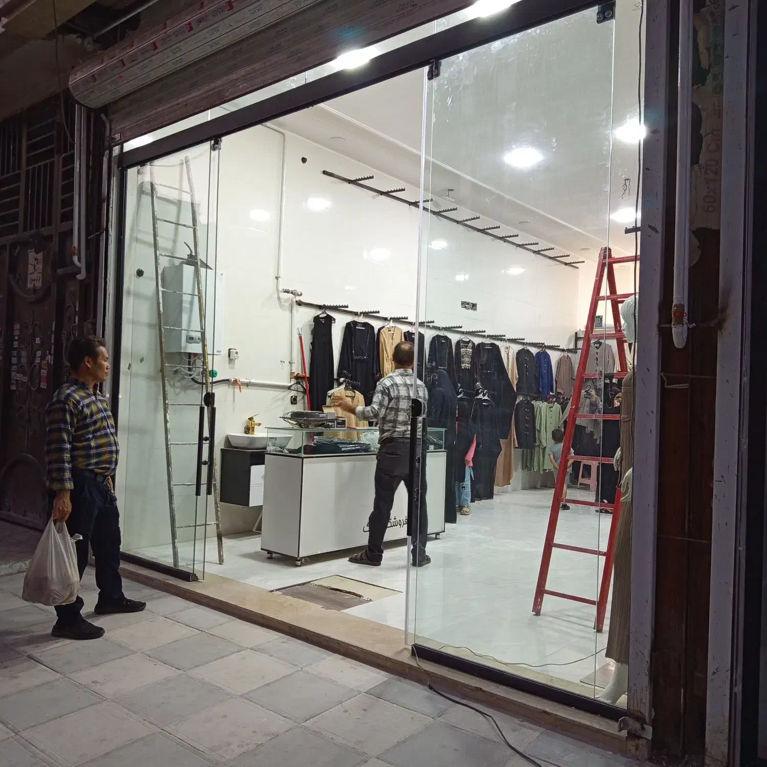 شیشه سکوریت دست دوم|خدمات پیشه و مهارت|مشهد, شهید آوینی|دیوار