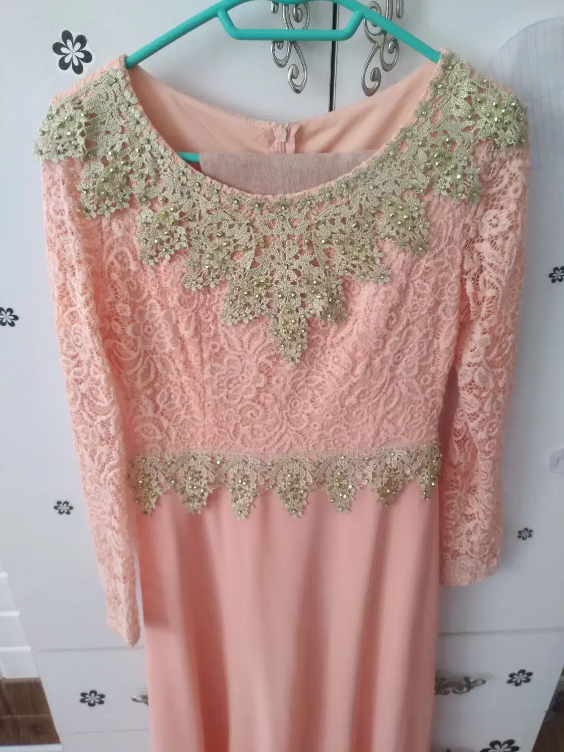 لباس شب|لباس|رزن, |دیوار