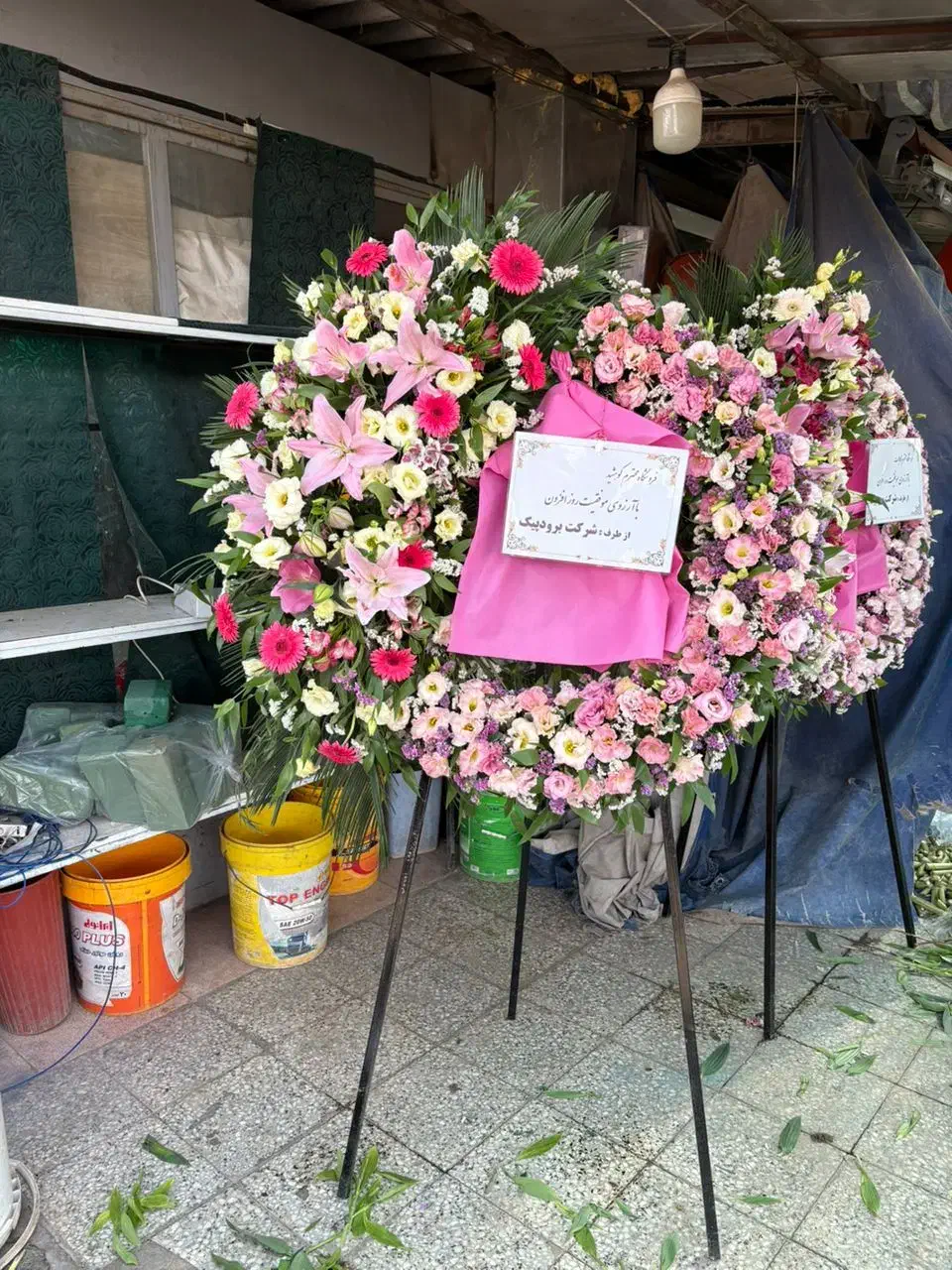 تزیین کار حرفه ای داخل بازار گل|استخدام بازاریابی و فروش|تهران, آهنگ|دیوار