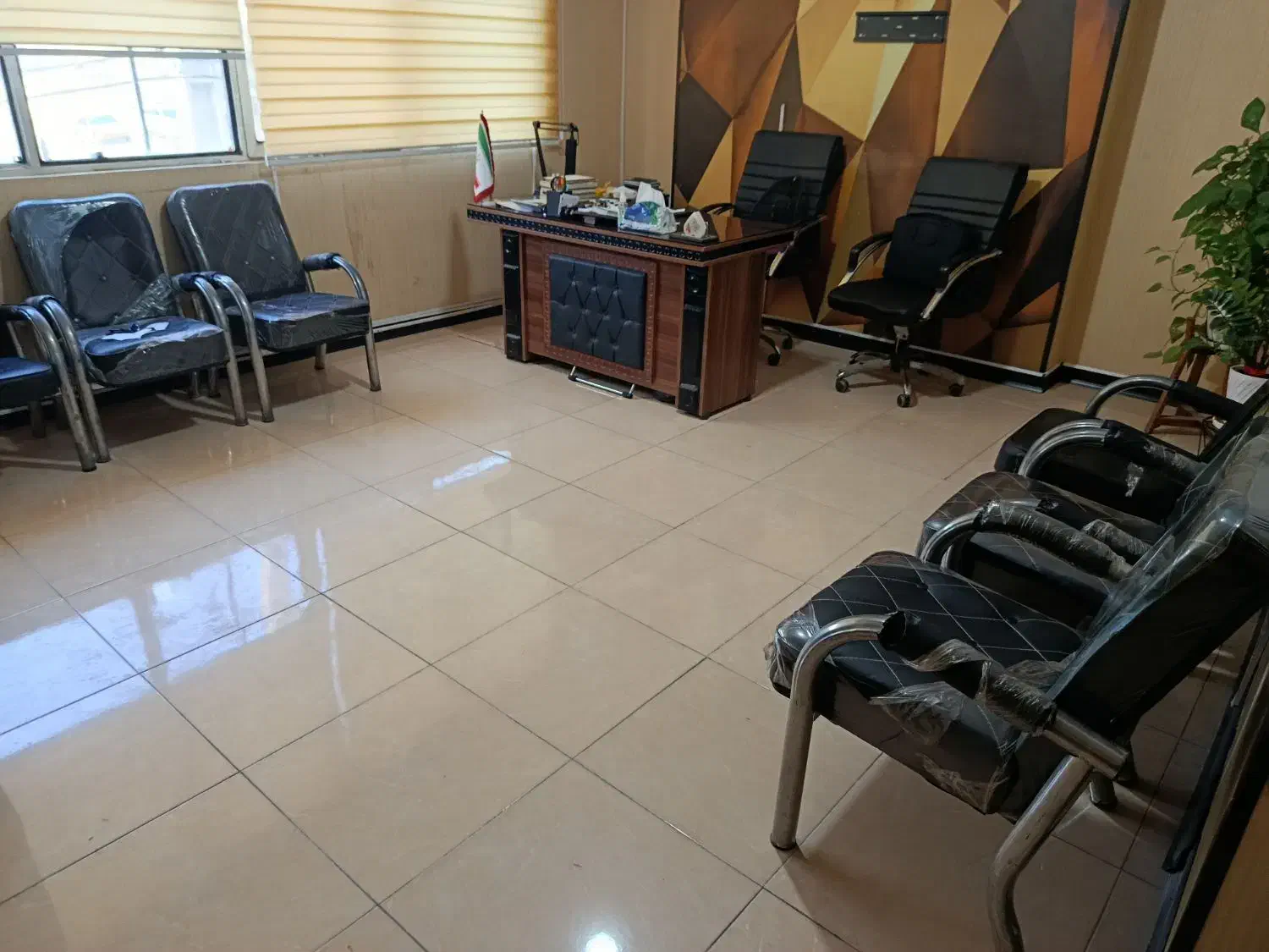 فروش صندلی و میز اداری|دفتر کار|صدرا-فارس, فاز ۱|دیوار