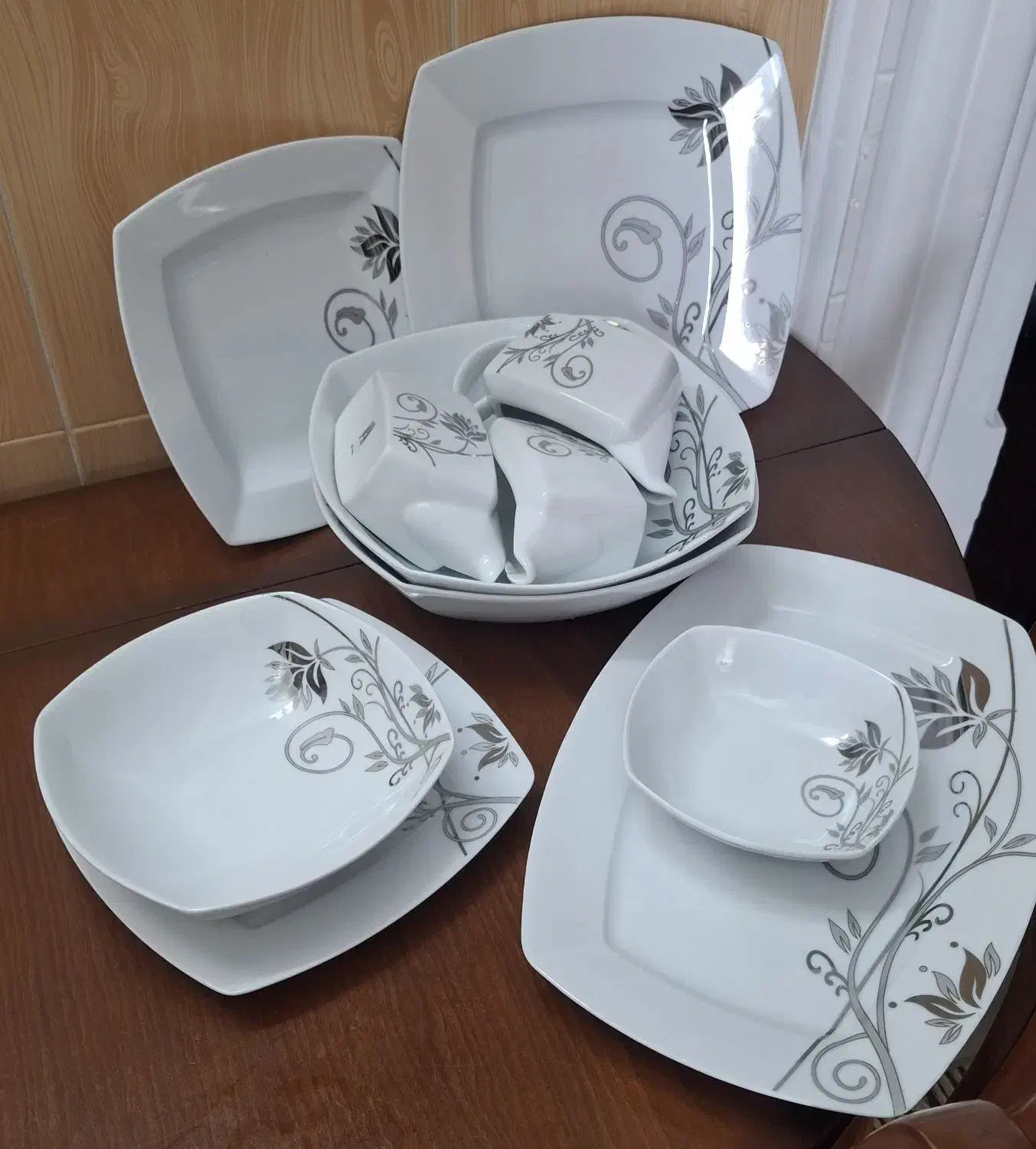 سرویس چینی ۱۸نفره،|ظروف سرو و پذیرایی|لنگرود, |دیوار