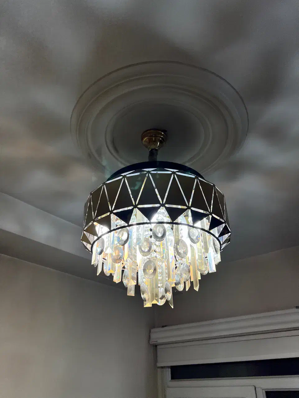 لوستر مدرن|لوستر و چراغ آویز|تهران, جوانمردان (اندیشه)|دیوار