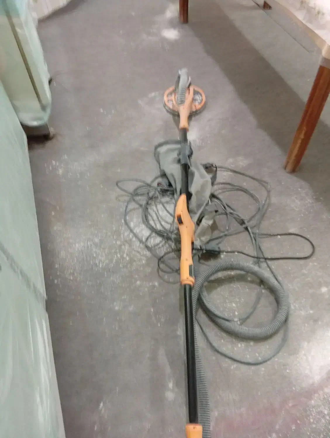 رنگ آمیزی ساختمان با دستگاه های پیشرفته|خدمات پیشه و مهارت|بم, |دیوار