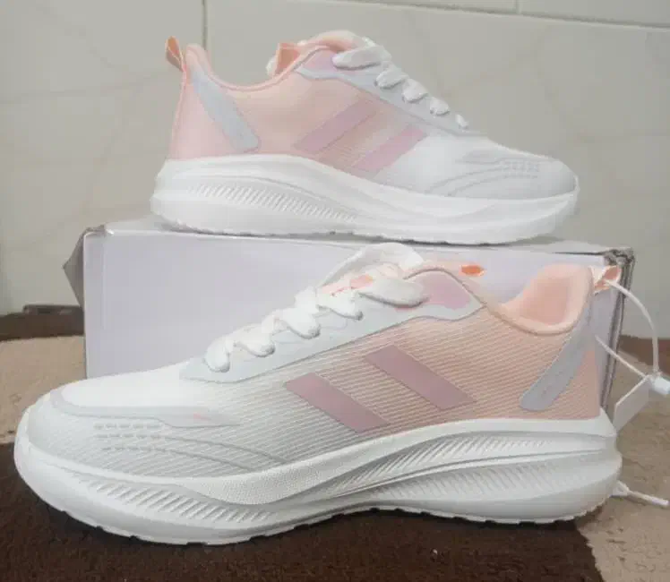 کفش|کیف، کفش، کمربند|بندر گناوه, |دیوار