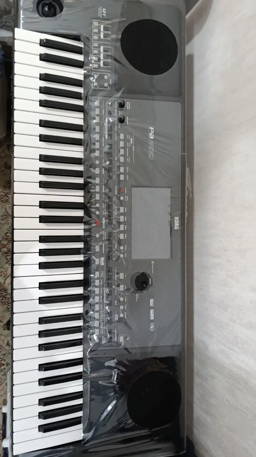 یک عدد PA ۶۰۰ تمیز اورینتال|پیانو، کیبورد، آکاردئون|بندرعباس, |دیوار