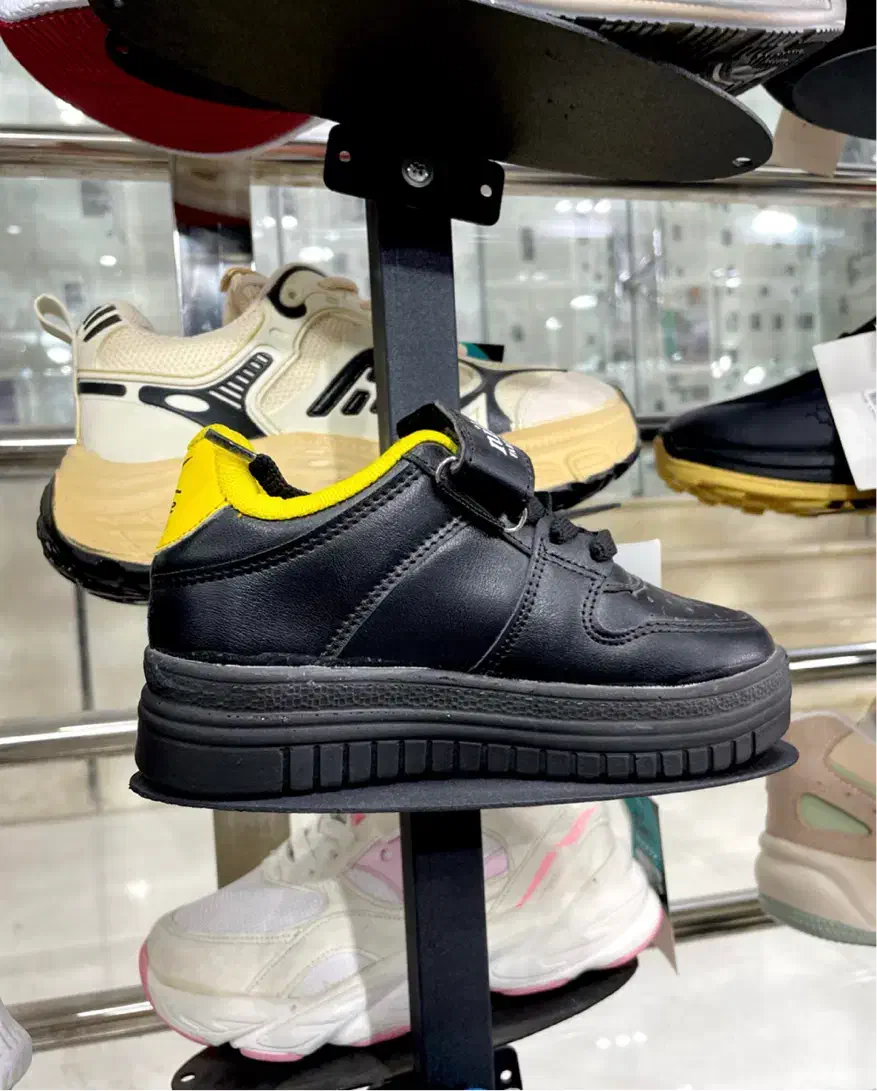 کفش بچه گانه|کفش و لباس بچه|یاسوج, |دیوار