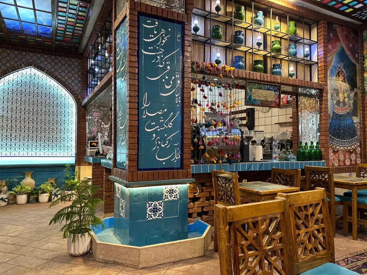 استخدام همکار آقا در رستوران|استخدام خدمات فروشگاه و رستوران|شیراز, بازار|دیوار