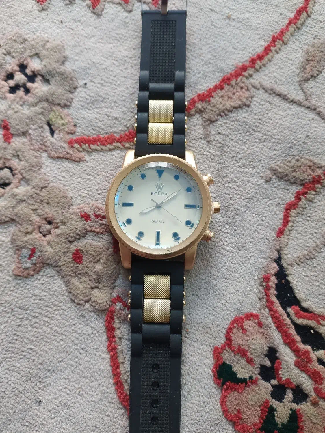 ساعت مچی|ساعت|پیر بکران, |دیوار