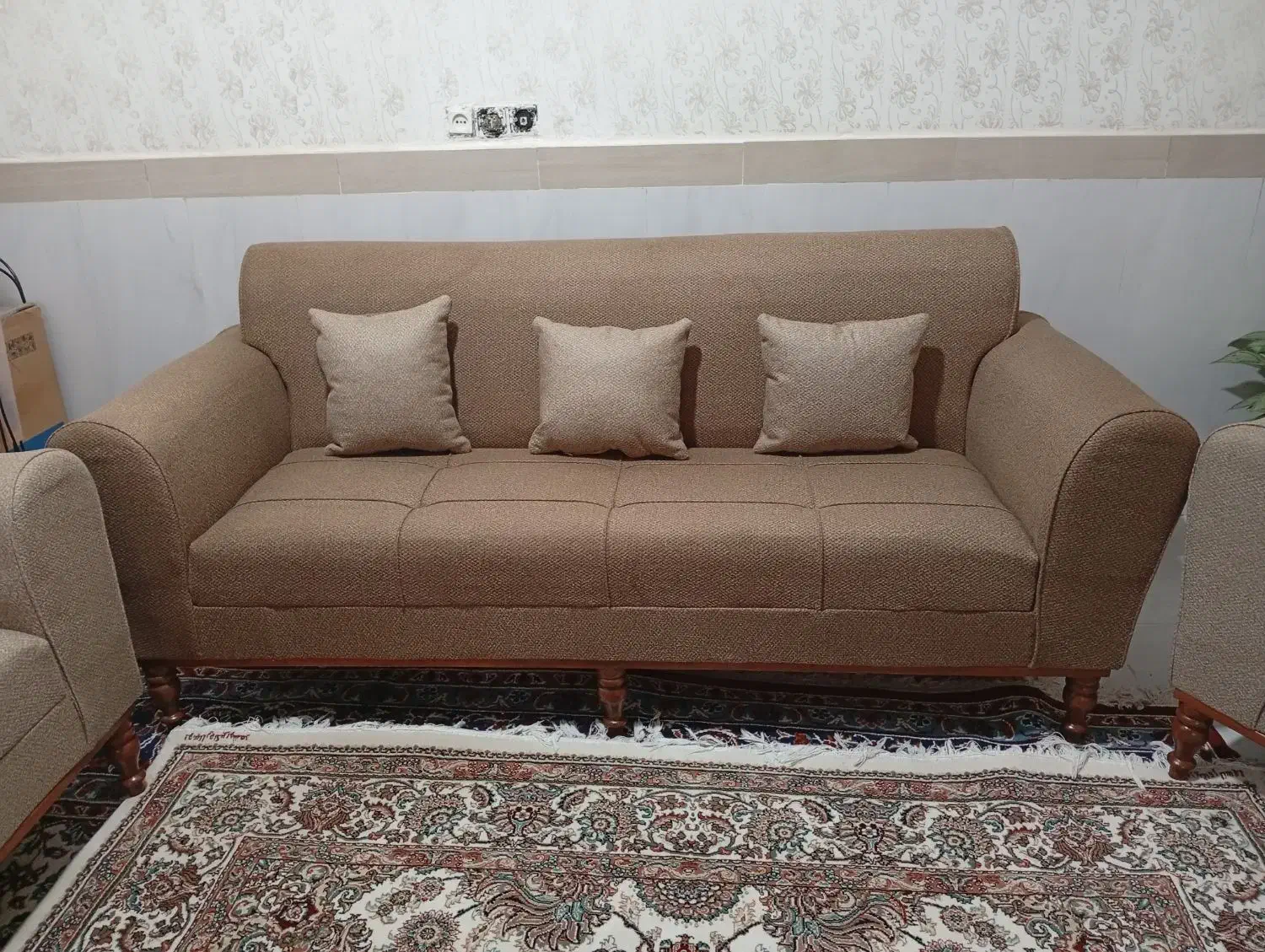 مبل راحتی همراه با عسلی|مبلمان خانگی و میز عسلی|ماهیدشت, |دیوار