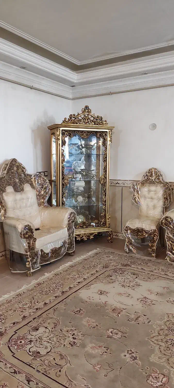 مبل شاه نشین ۹نفره ورق طلا به همراه کاور|مبلمان خانگی و میز عسلی|نورآباد, |دیوار