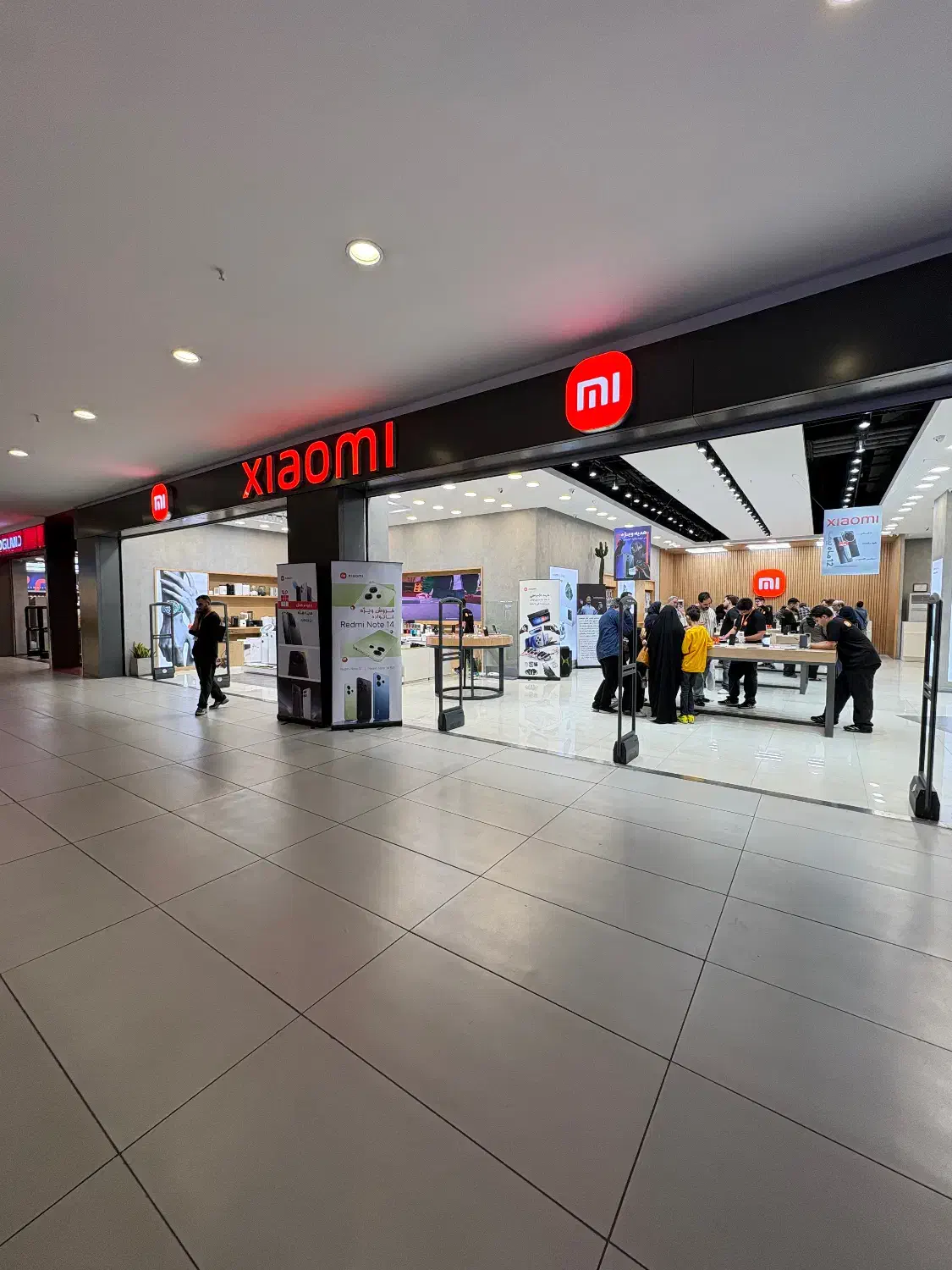 فروشنده خانم|استخدام بازاریابی و فروش|تهران, فردوسی|دیوار