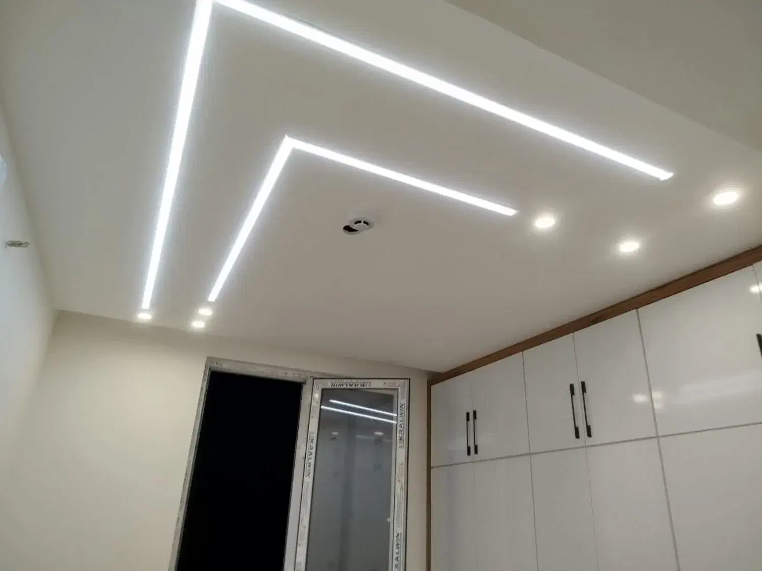 برقکشی و برقکاری ساختمان دوربین مدار بسته دزدگیر|خدمات پیشه و مهارت|نهاوند, |دیوار