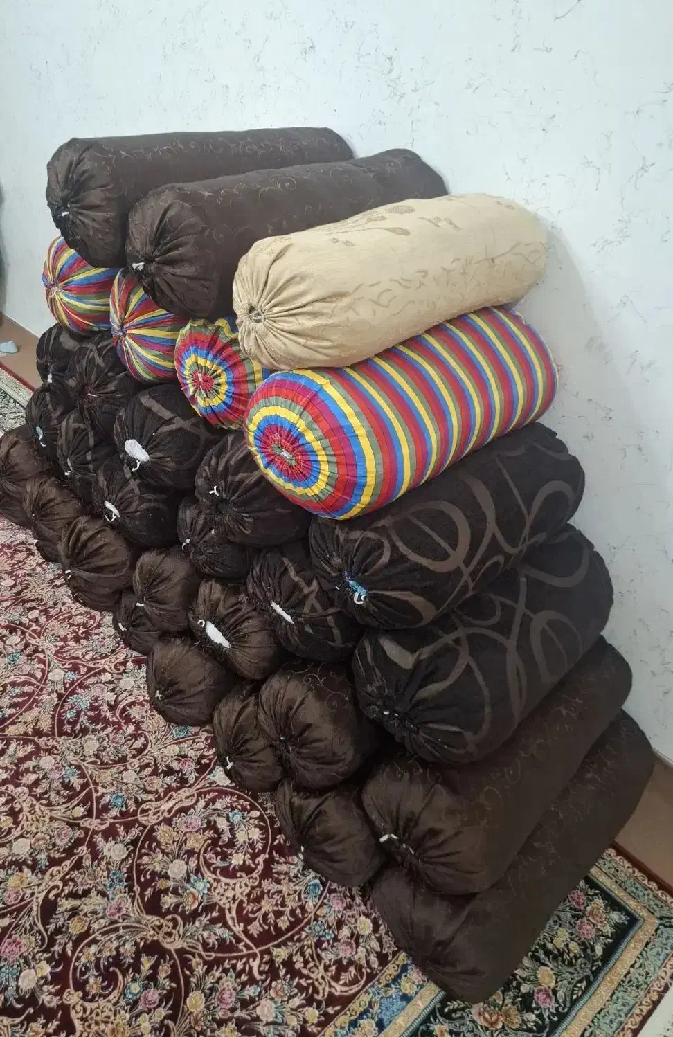 بالشت گرد محلی|رختخواب، بالش، پتو|فولادشهر, A3|دیوار