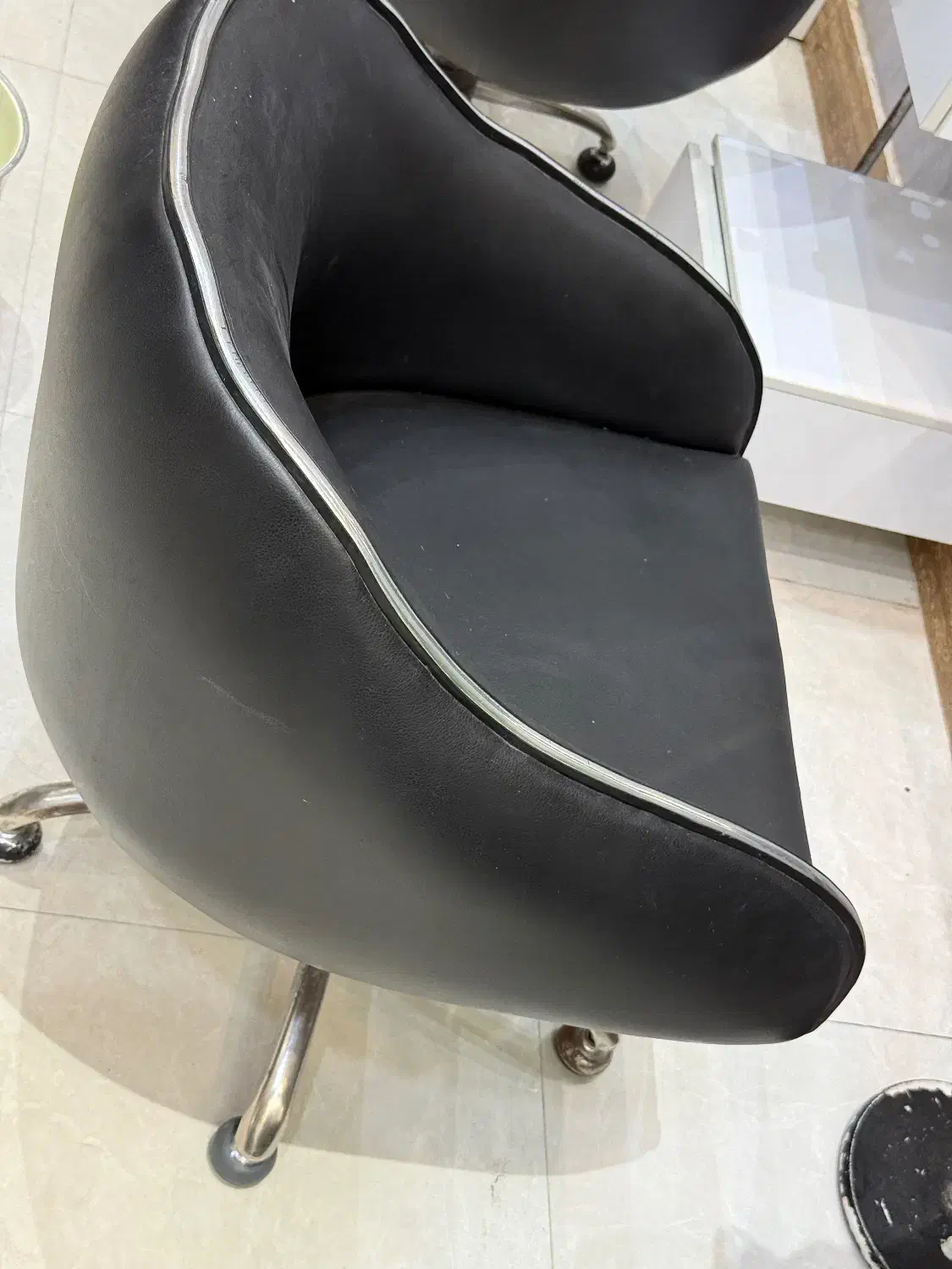 ۲عدد صندلی چرخدار چرخشی|صندلی و نیمکت|لشت نشا, |دیوار