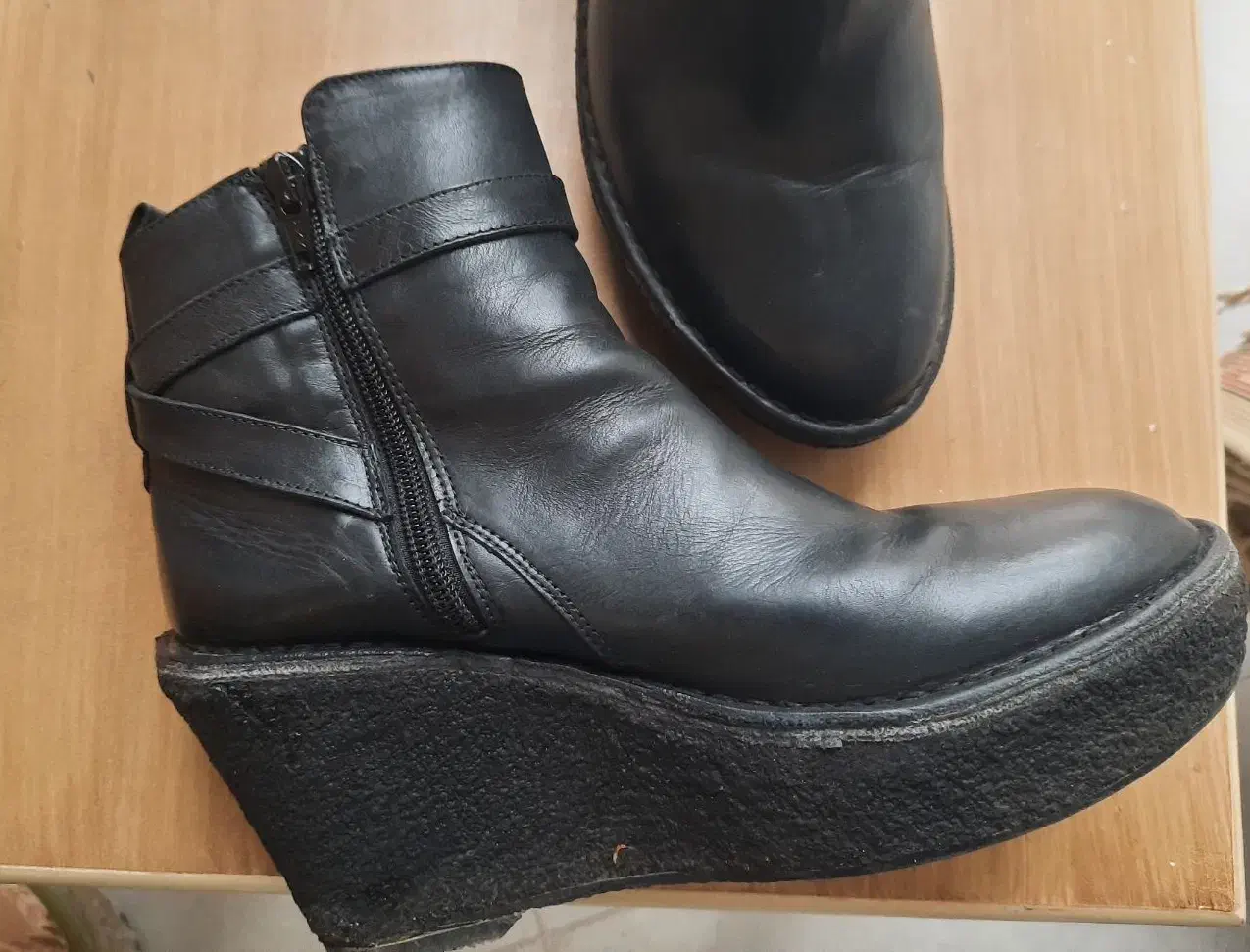 نیم بوت چرم مشکی ، لژدار زنانه|کیف، کفش، کمربند|تهران, مجیدآباد|دیوار