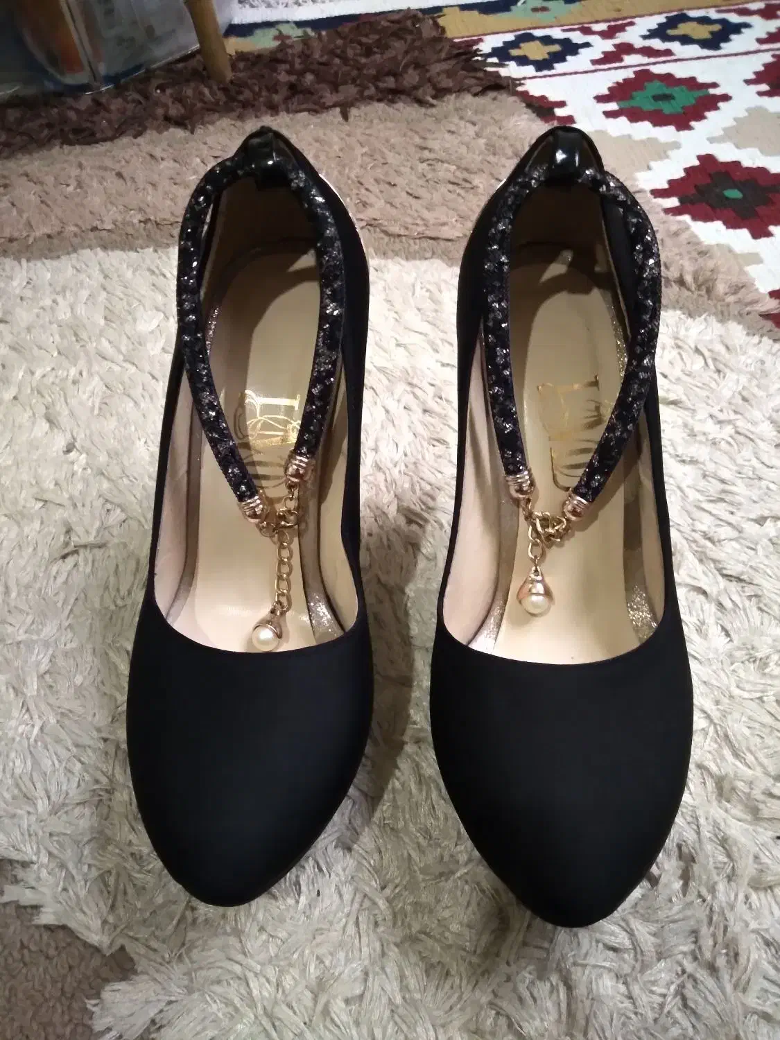 کفش|کیف، کفش، کمربند|شهریار, شهریار|دیوار