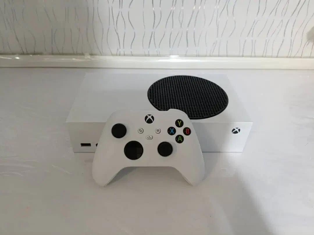 کنسول xbox series s  به همراه گیمپس 1 ماهه|کنسول، بازی ویدئویی و آنلاین|جیرفت, |دیوار