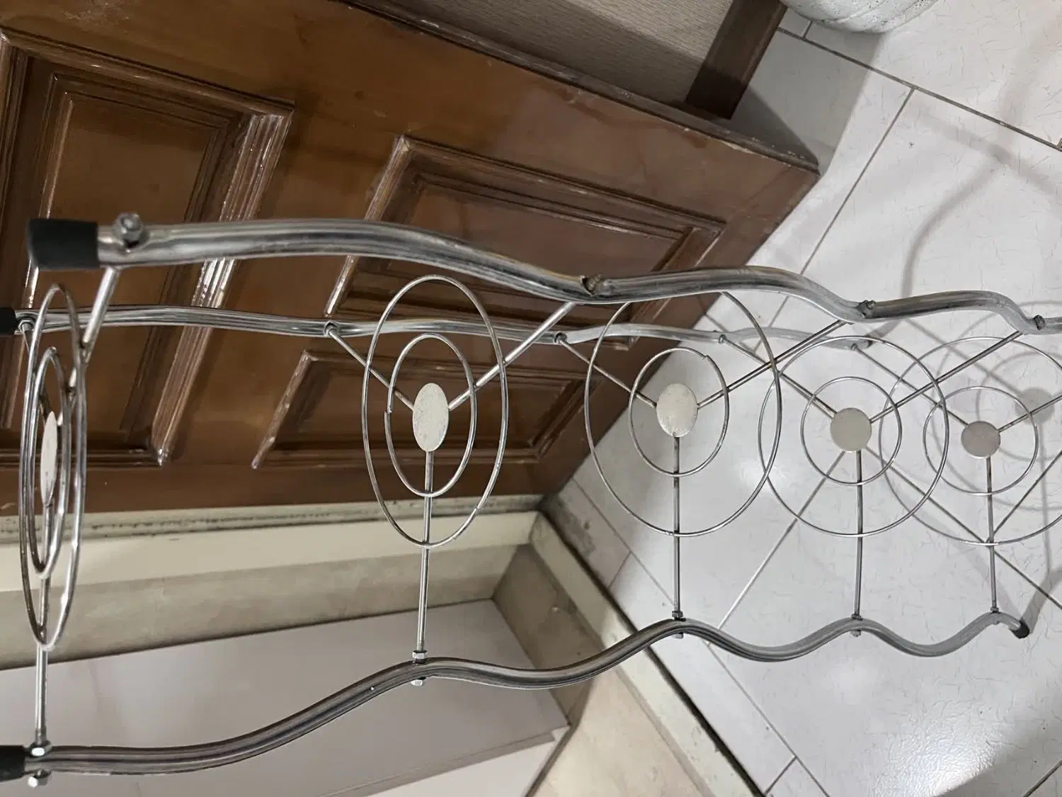 استند|آبچکان و نظمدهنده ظروف|اصفهان, باغ دریاچه|دیوار