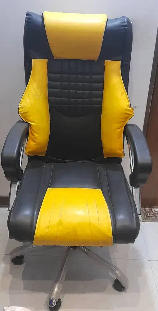 یک عددتخت نوجوان دوعدد صندلی|تخت و سرویس خواب|نجف‌آباد, ویلاشهر|دیوار