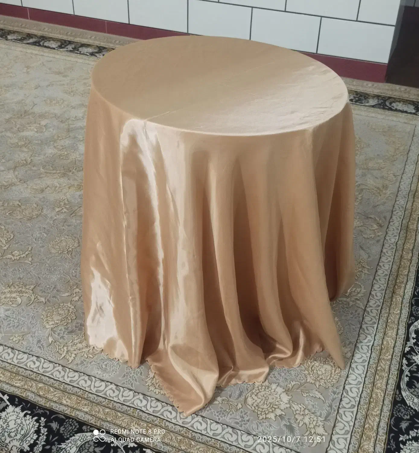میز خاطره با رومیزی ساتن|مبلمان خانگی و میز عسلی|اندیمشک, |دیوار