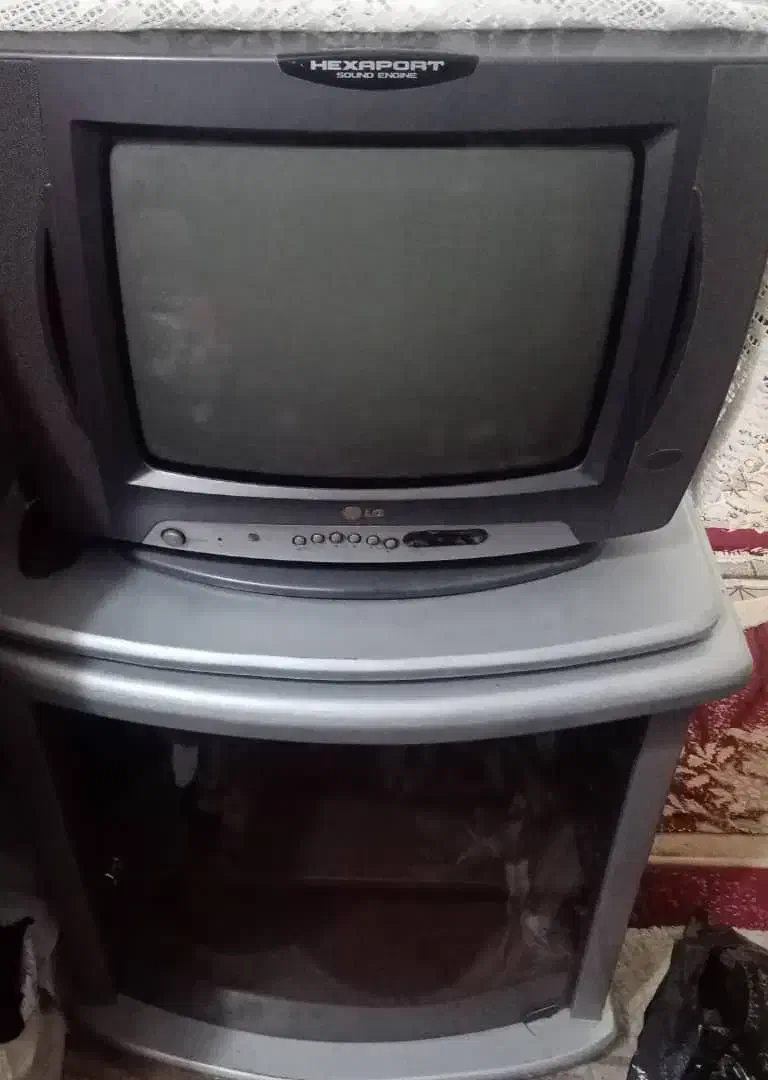 تلویزیون ال جی 14 اینچ همراه با با میز تلویزیون|تلویزیون و پروژکتور|لار, |دیوار