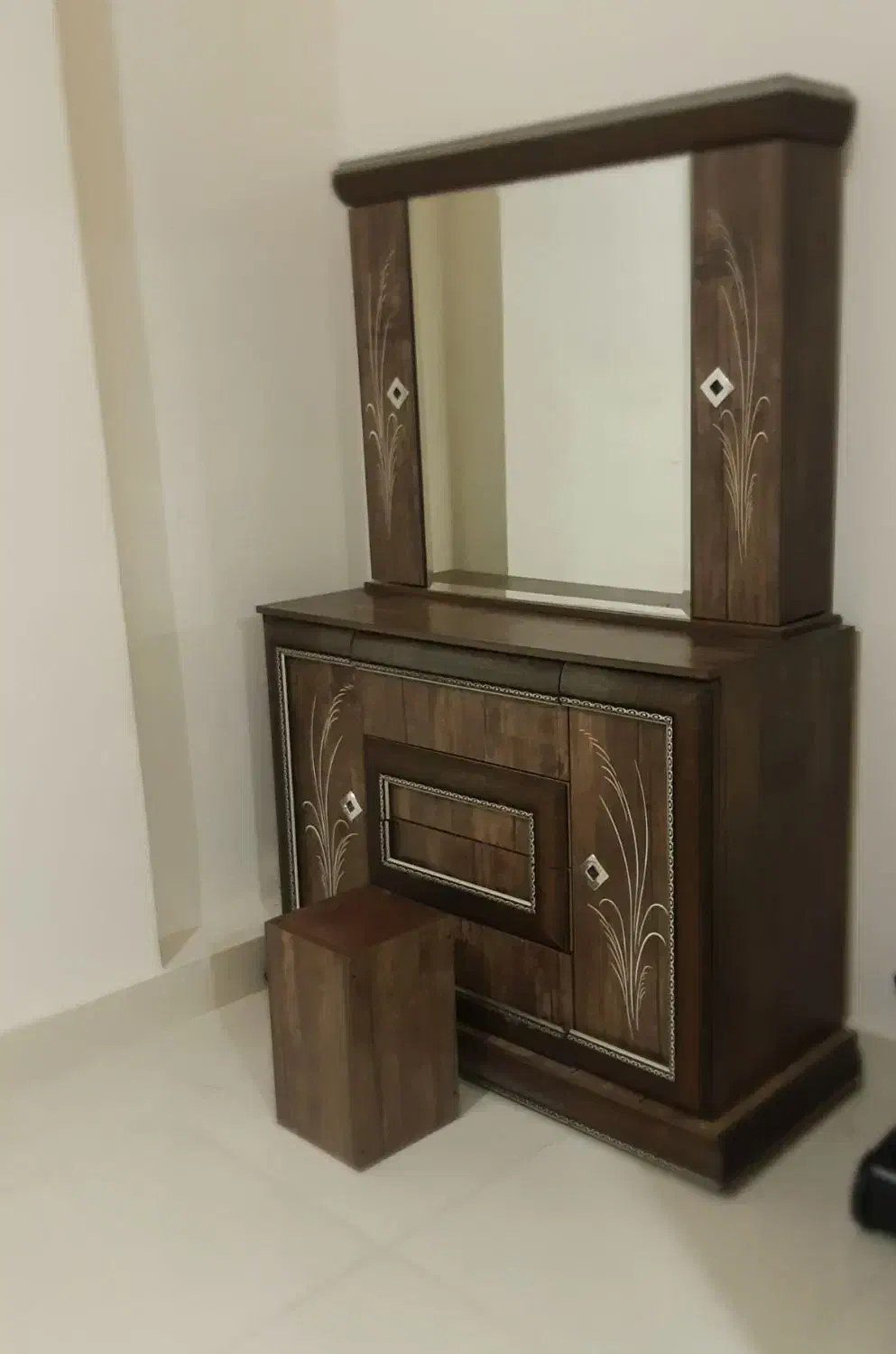 آینه دراور|آینه|تربت‌حیدریه, باغ سلطانی|دیوار