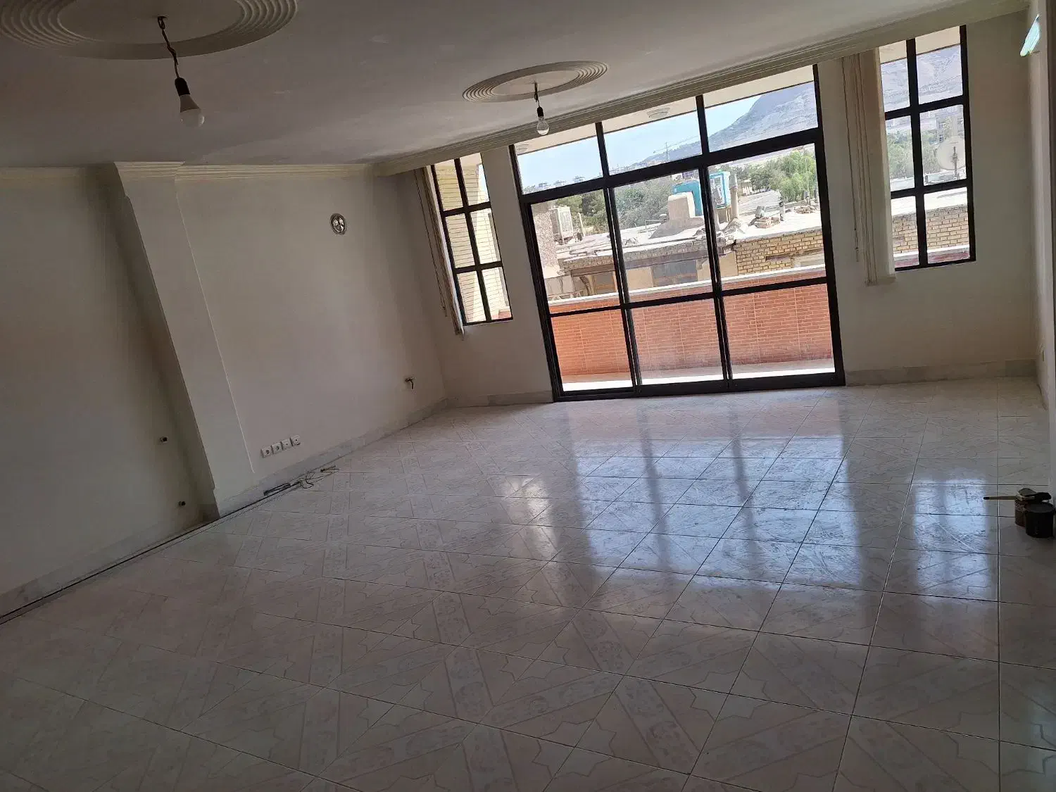 آپارتمان ۱۳۰ متری/دو خوابه/خیابان ارتش/بهداری لشکر|اجارهٔ آپارتمان|اصفهان, فرح آباد|دیوار