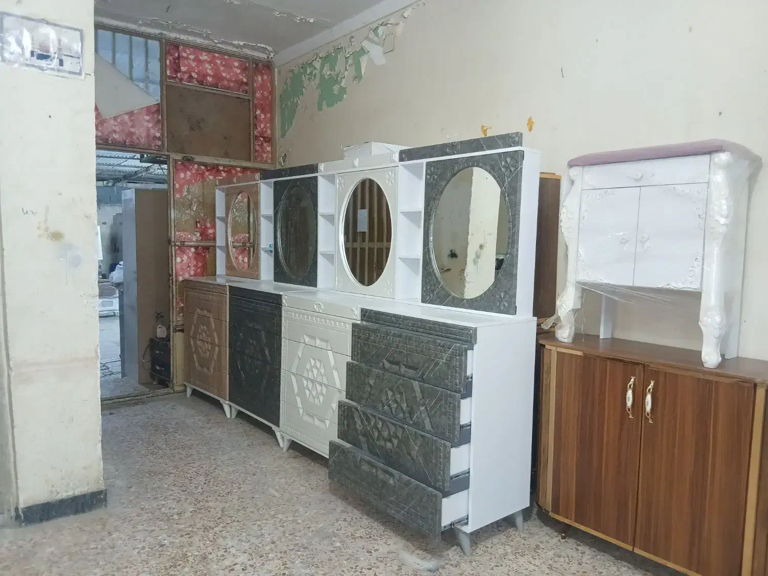 کمد و دراور|مبلمان خانگی و میز عسلی|میناب, |دیوار