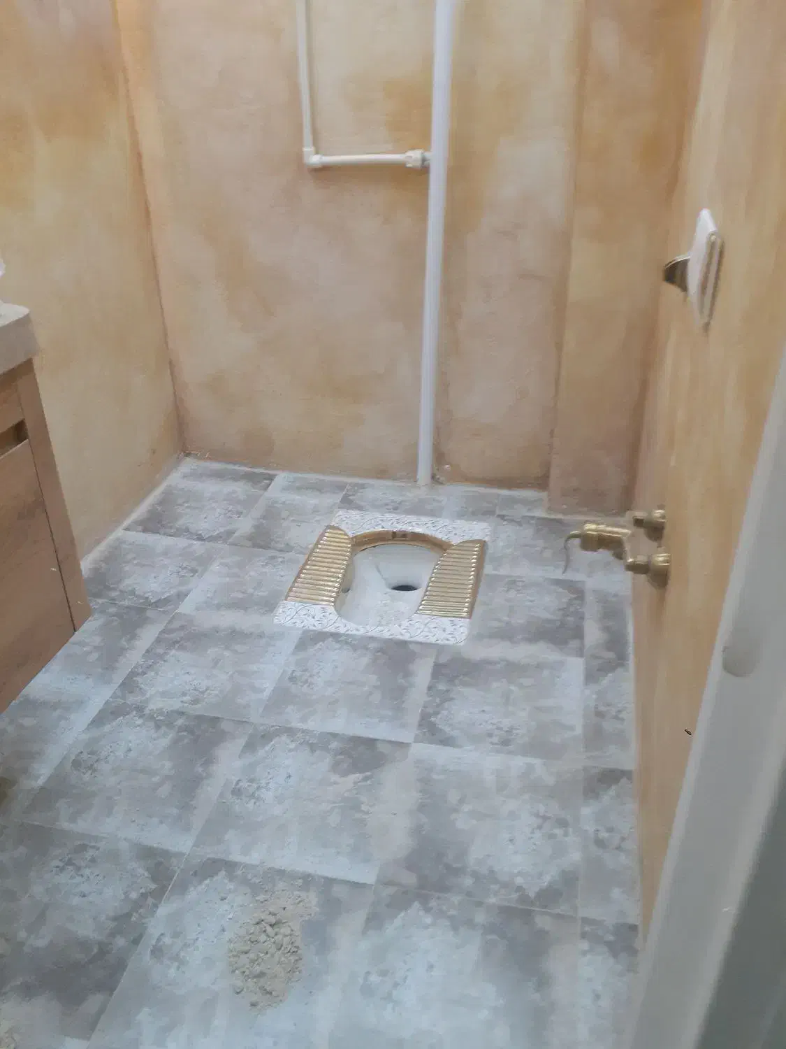 لوله کشی.سرامیک کاری.تخریب.گچ.رفع نم و رطوبت|خدمات پیشه و مهارت|کرج, باغستان|دیوار