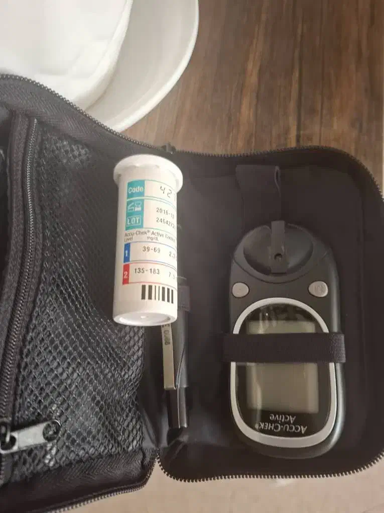 تشک دونفره ودستگاه فشارسنج وقند|آرایشی، بهداشتی، درمانی|قم, نیروگاه|دیوار