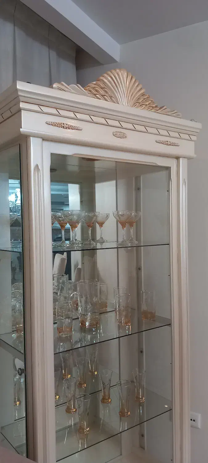 بوفه کاملا سالم بدون خط و خش و شکستگی|بوفه، ویترین، کنسول|فردیس, سرحد آباد|دیوار