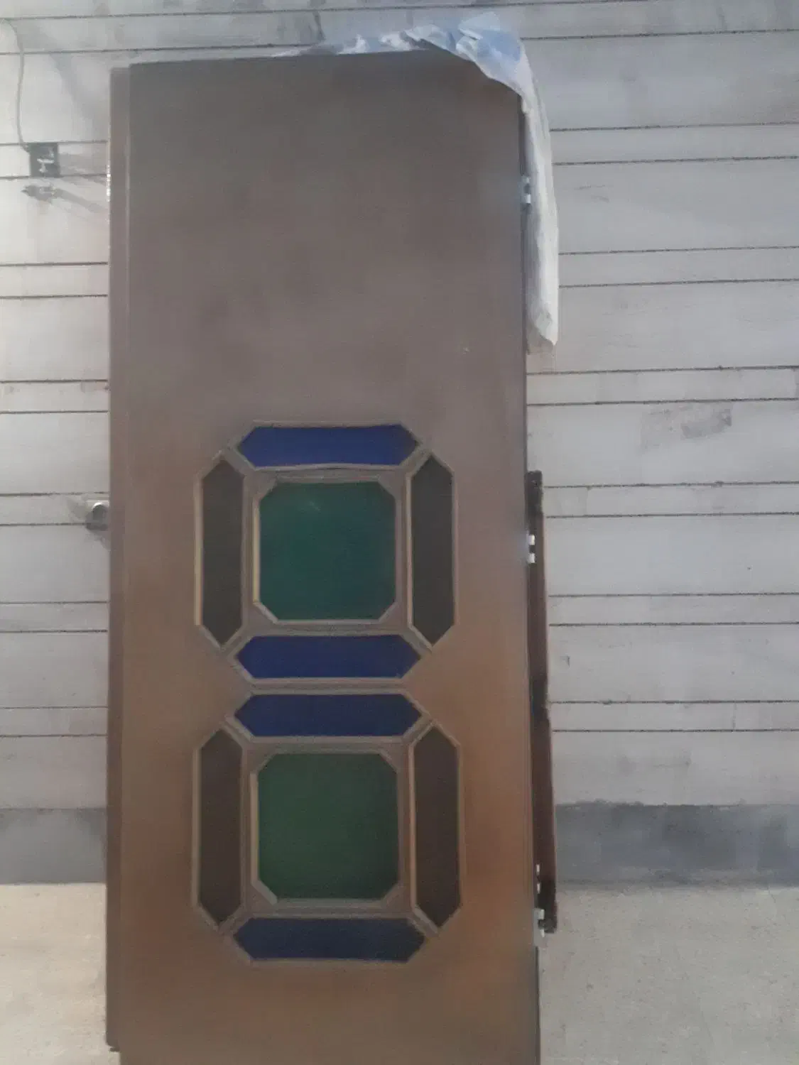 در پنجره ایی|کلکسیون اشیاء عتیقه|خمینی‌شهر, |دیوار