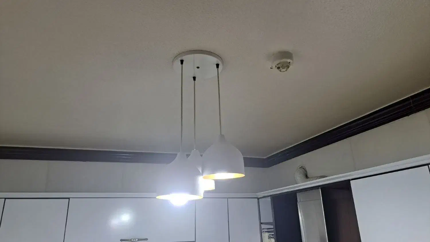 لوستر سفید|لوستر و چراغ آویز|شاهینشهر, عطار|دیوار