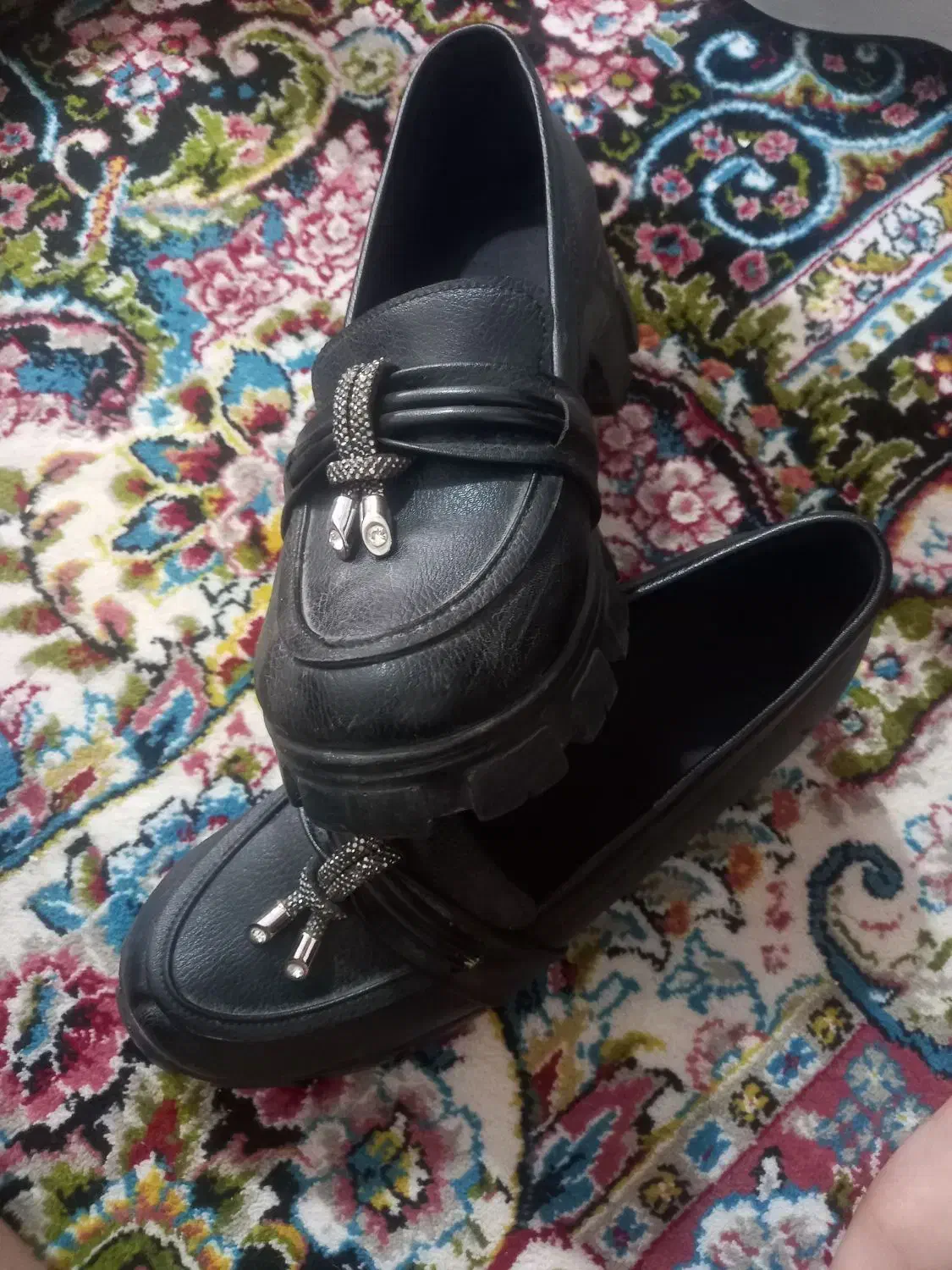 یه جفت کفش|کیف، کفش، کمربند|نیشابور, مازول|دیوار