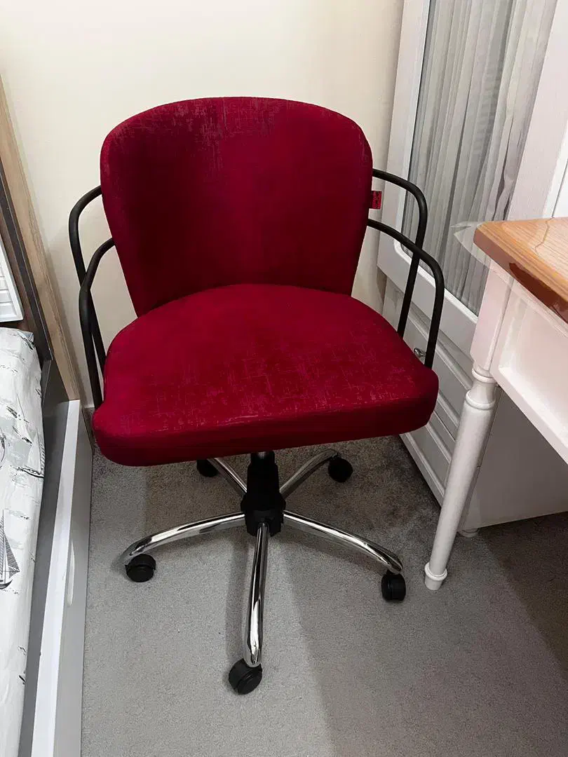 صندلی گردان|صندلی و نیمکت|نیشابور, دارایی|دیوار