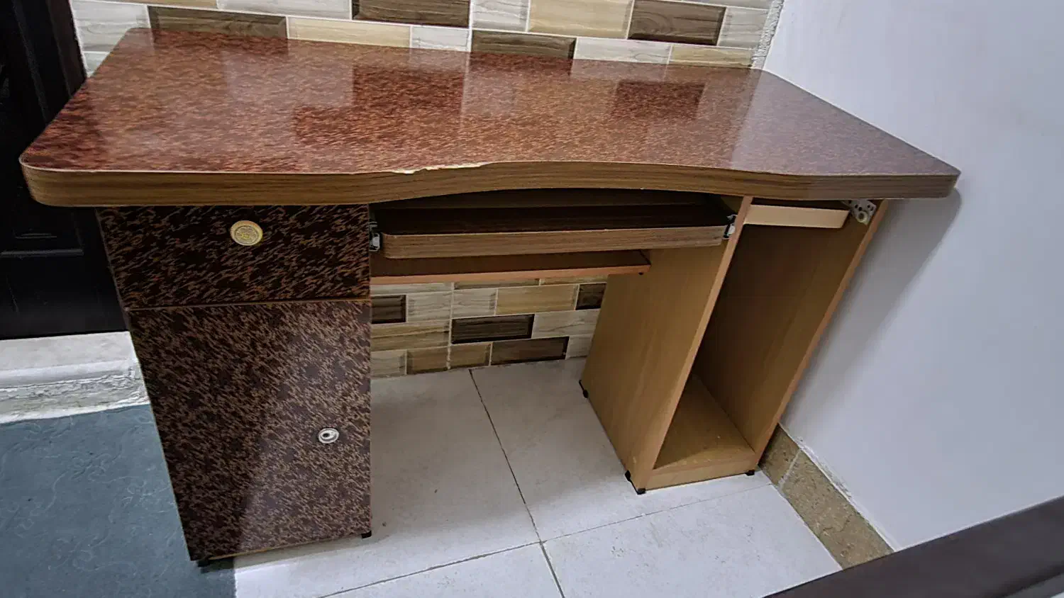 میز کامپیوتر|میز تحریر و کامپیوتر|رشت, سیا اسطلخ|دیوار