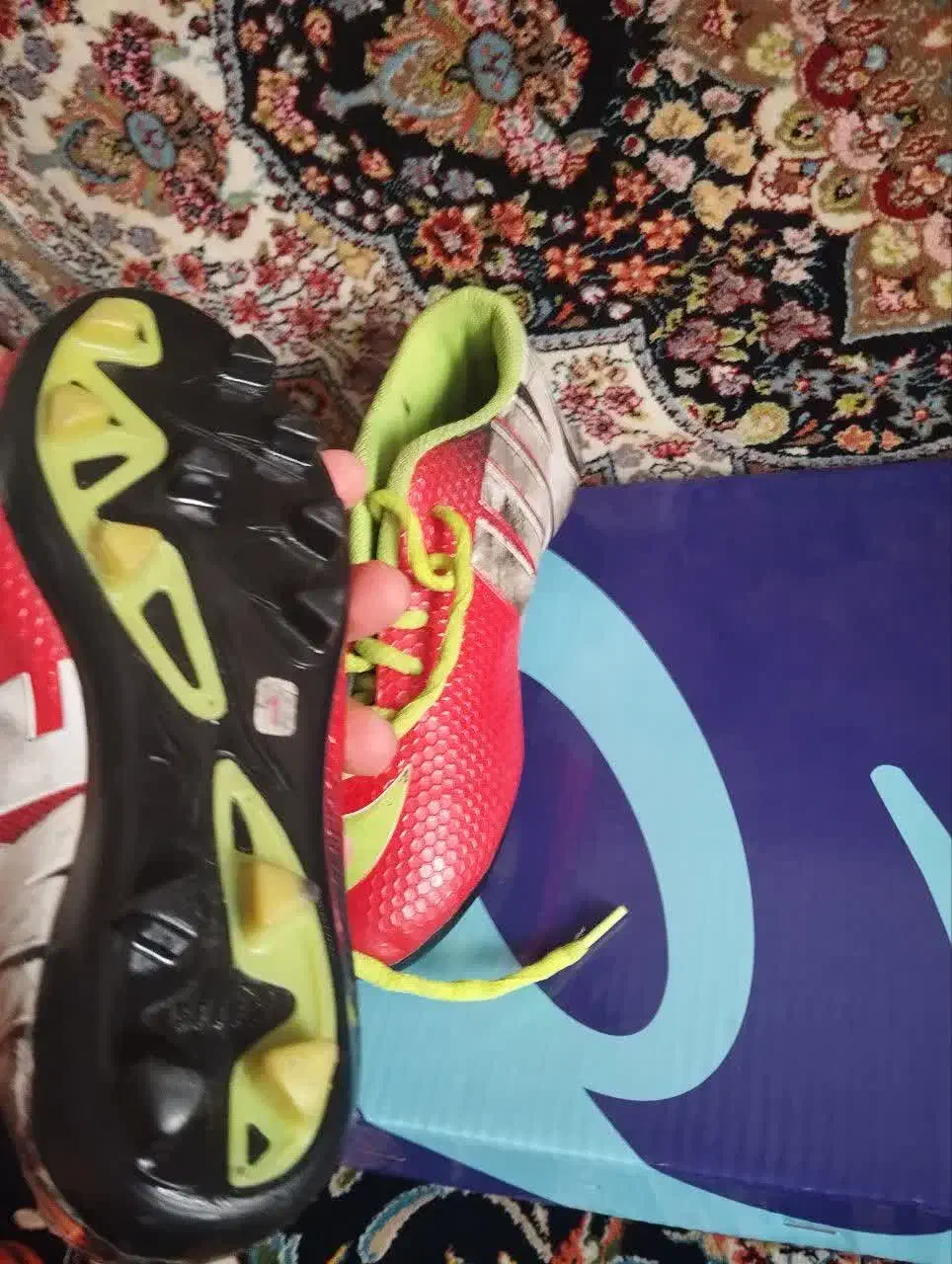 دو تا کفش ورزشی چمنی نو نو یکیش دو بار پوشیده شده|کیف، کفش، کمربند|اسلامشهر, شهرک محمدیه|دیوار