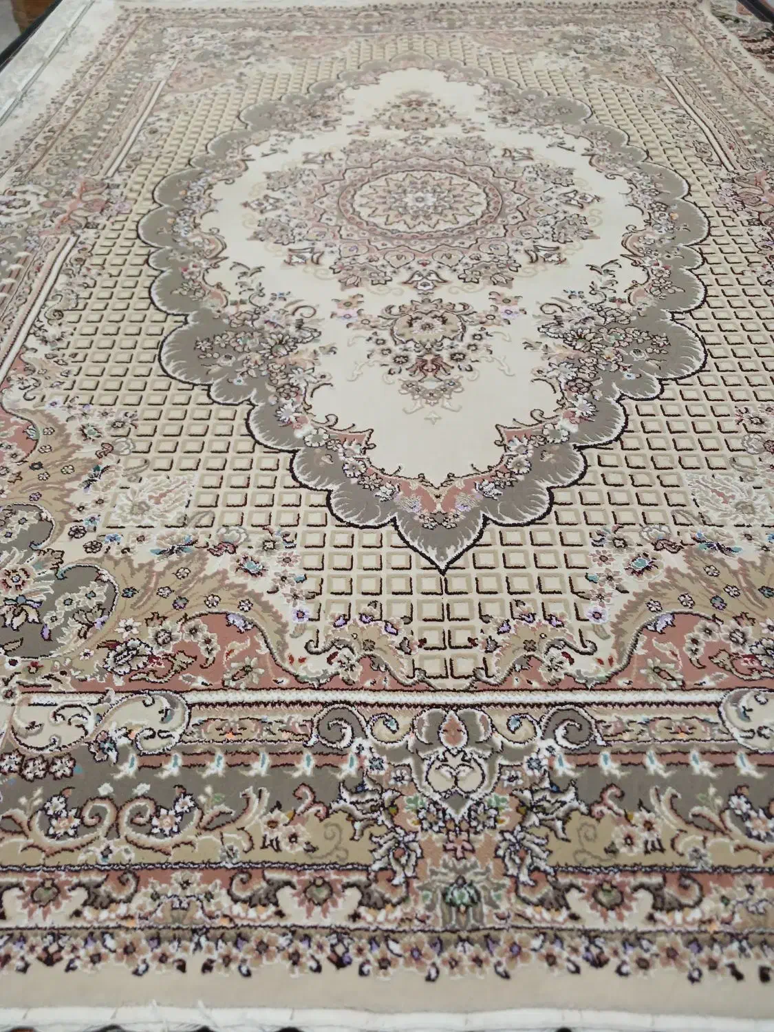 فرش ۶متری کرم در حد نو|فرش|لنجان, |دیوار